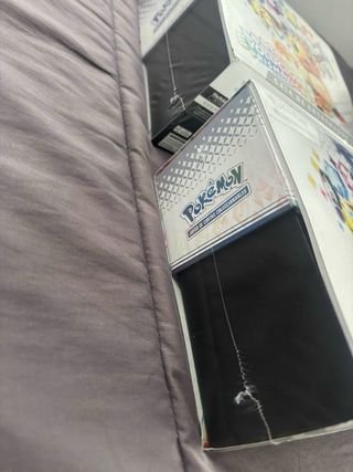 ETB Pokémon Prismatic Evolution Español