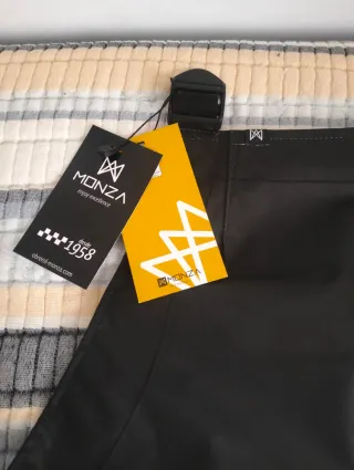 Traje completo de cocina, marcas monza y dyneke.