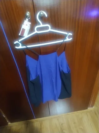 Camiseta H&M azul y negra fina