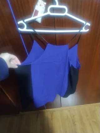 Camiseta H&M azul y negra fina