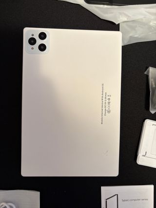 Tablet Android con funda y teclado