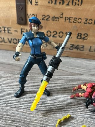 Figura Resident Evil Jill Valentine y Web Spinner