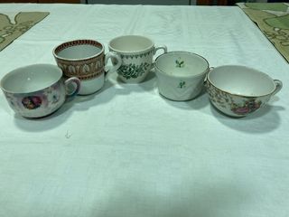 Cinque tazze da caffè antiche