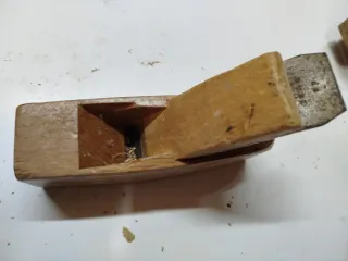 Cepillo de carpintero de madera