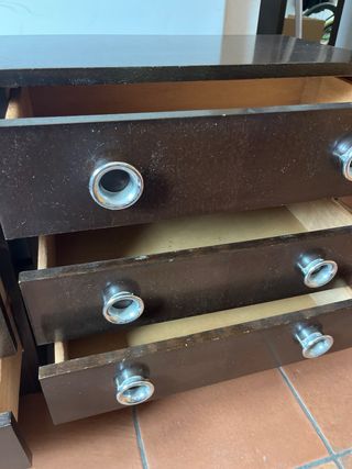 Mesitas de noche de madera oscura