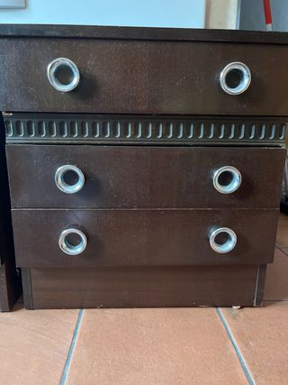 Mesitas de noche de madera oscura