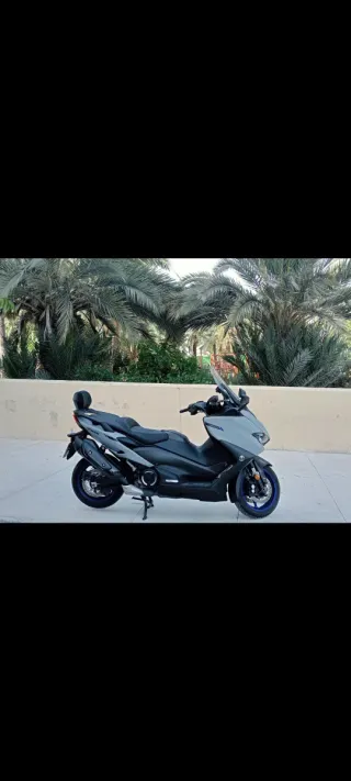 Yamaha Tmax 560