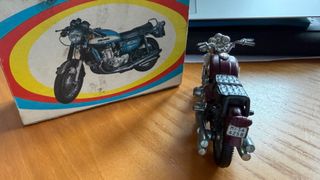 Réplica Moto Suzuki 750 Politoys GT51 Años 70