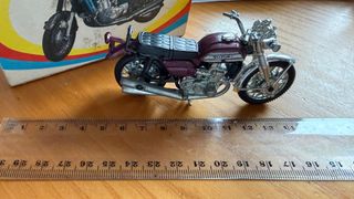 Réplica Moto Suzuki 750 Politoys GT51 Años 70