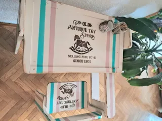 Pupitre infantil vintage con silla