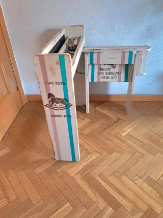 Pupitre infantil vintage con silla