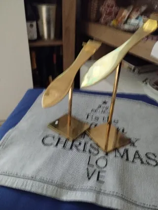 Espositore per scarpe in metallo dorato