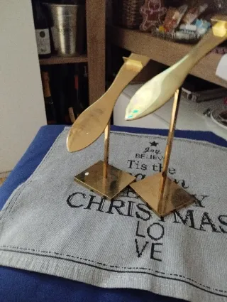 Espositore per scarpe in metallo dorato