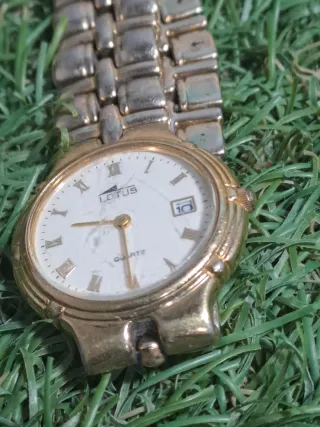 Reloj Lotus Dorado para Reparar