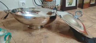 Sopera antigua plateada.