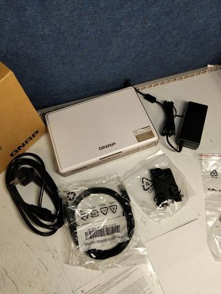 QNAP TBS-453DX-4G-US NAS SSD M.2 4 Bahías 4 GB RAM 10 GbE