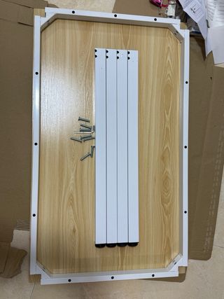 Mesa de madera y metal casi nueva