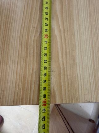 Mesa de madera y metal casi nueva