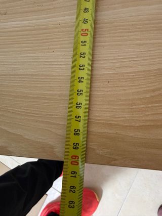 Mesa de madera y metal casi nueva