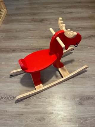 Caballito de madera rojo para niños