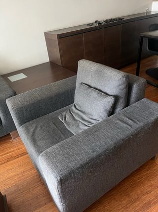 Sofá modular gris de tela + sillón
