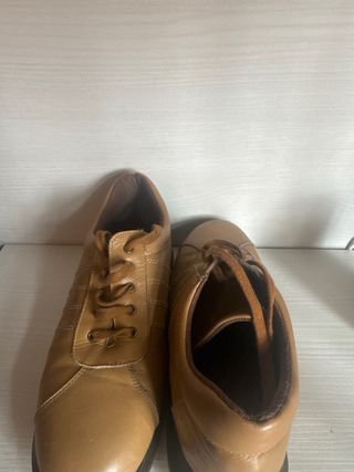 Zapatos de piel color coñac