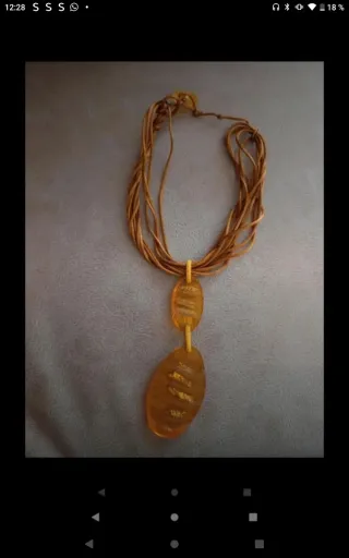 Collar mostaza vintage en resina