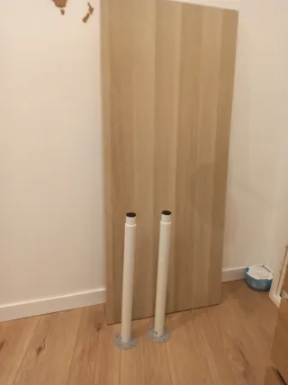 Tablero madera y 2 patas Ikea