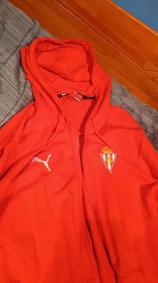 Chaqueta Puma Sporting Gijón Roja Capucha Talla L