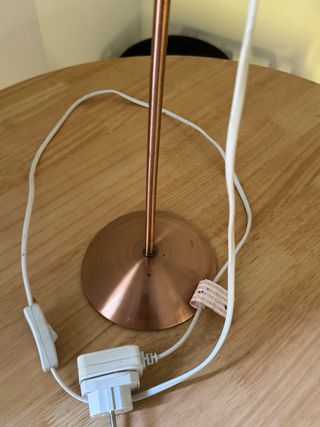 Lámpara de mesa de metal