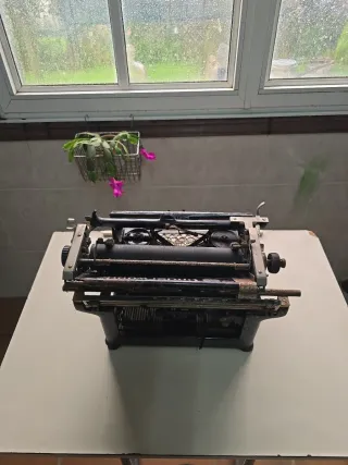 Máquina de escribir Underwood antigua