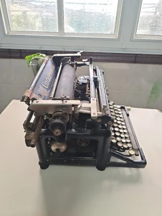 Máquina de escribir Underwood antigua