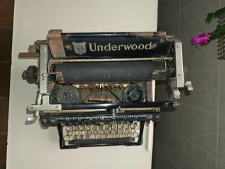 Máquina de escribir Underwood antigua