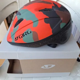 Casco Giro Infantil Camuflaje