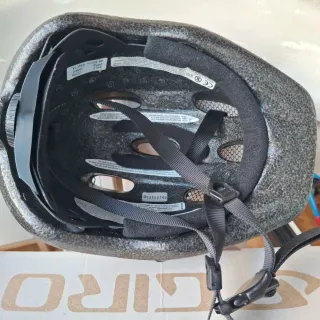 Casco Giro Infantil Camuflaje