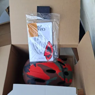 Casco Giro Infantil Camuflaje
