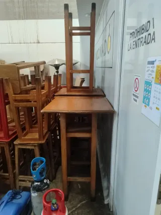 Mesa alta de madera para bar