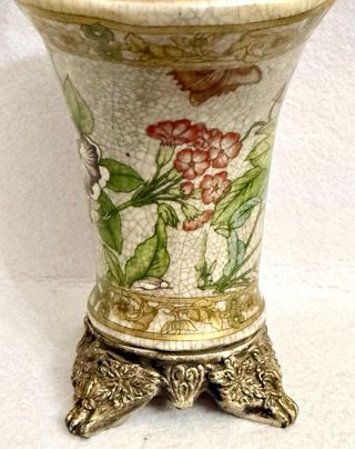 Cesto Portafiori in Porcellana con Base