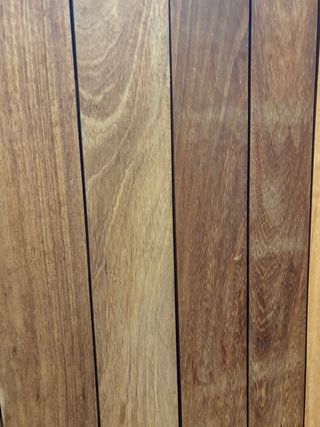 Mueble de cocina de madera y mármol