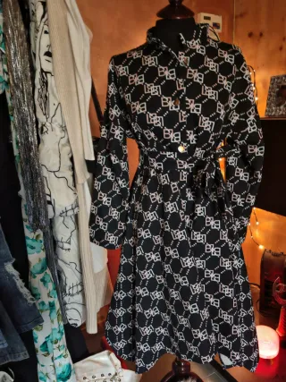 Vestido estampado negro y rosa