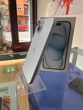 Iphone 15 azul 128GB bateria al 84%