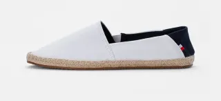 Alpargatas Pier One blancas y azul