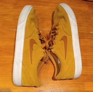 Playeros Nike SB Amarillos