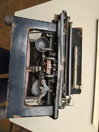 Máquina de escribir Woodstock antigua