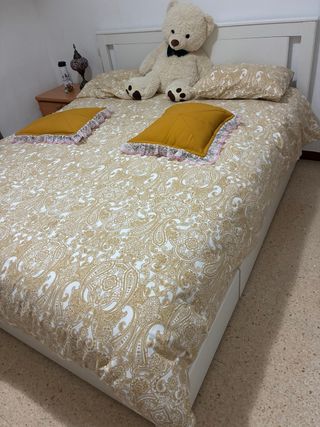 Cama de matrimonio, con cajones