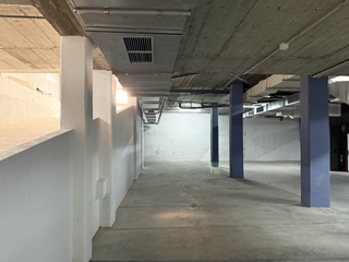 Plaza de aparcamiento y trastero en c/Miquel Vives