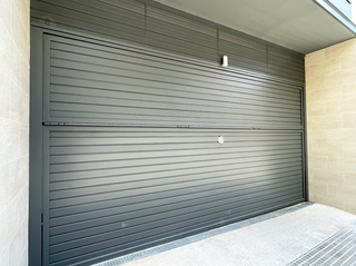 Plaza de aparcamiento y trastero en c/Miquel Vives