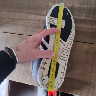 Zapatillas Adidas Altas Negras y Blancas