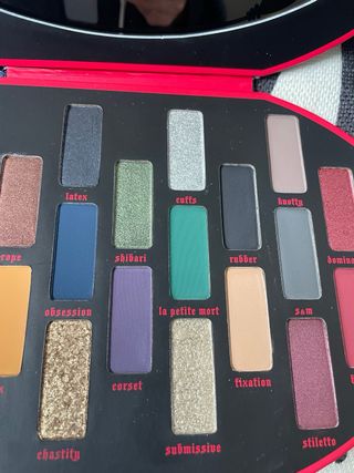 Kat Von D Fetish Paleta de Maquillaje Negra