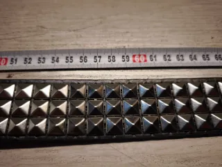 Cintura nera con borchie argento